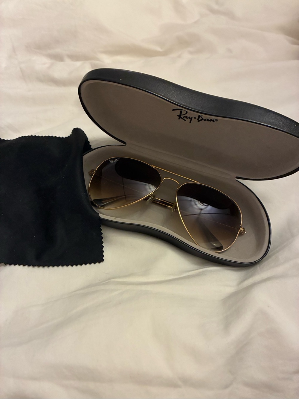 Ray-Ban Unisex Gold Frame Sunglasses with Brown Gradient Lenses